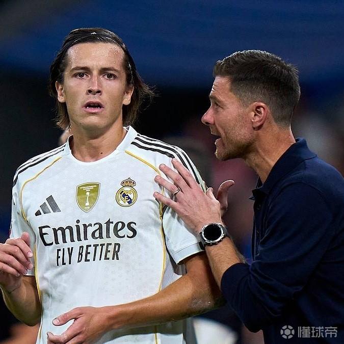 记者：切尔西买卡雷拉斯最多愿出2500万欧，球员想留队和库库竞争